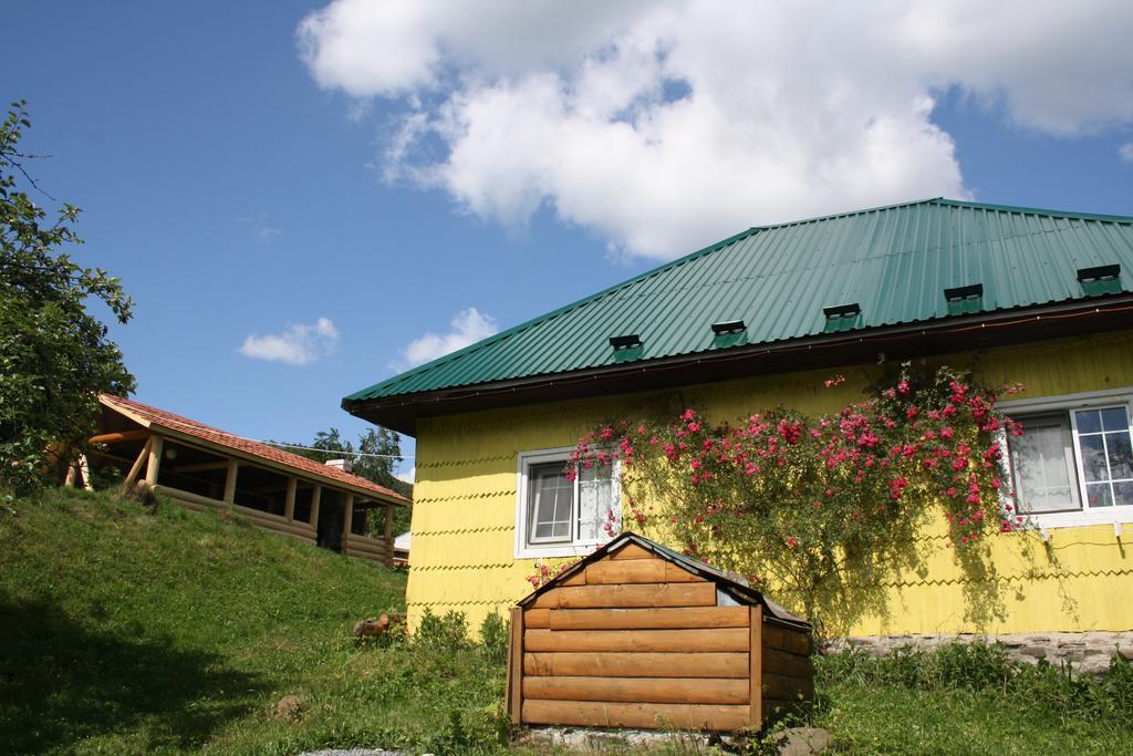 Садиба Під Гострою Zhdeniievo Bilik gambar